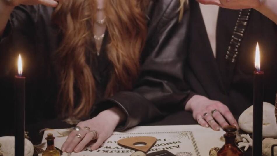 Jugaron a la Ouija y presentaron convulsiones. Foto: Twitter.