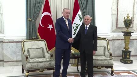 Reunión del presidente de Turquía, Erdogan, y su par de Irak, Rashid. Foto: Reuters.