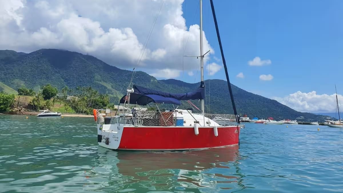 Dormir en barco en las playas de Brasil. Foto AIRBNB