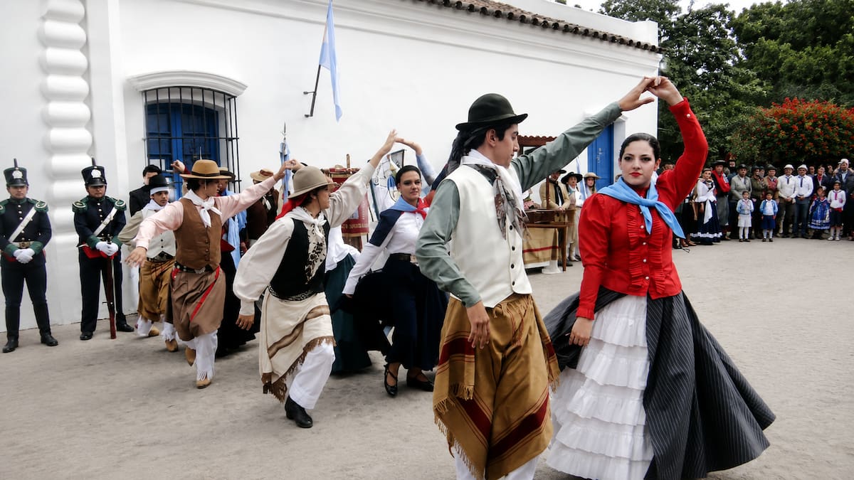 El 9 de Julio se celebra en todo el país con actos, locro, desfiles y fiestas populares