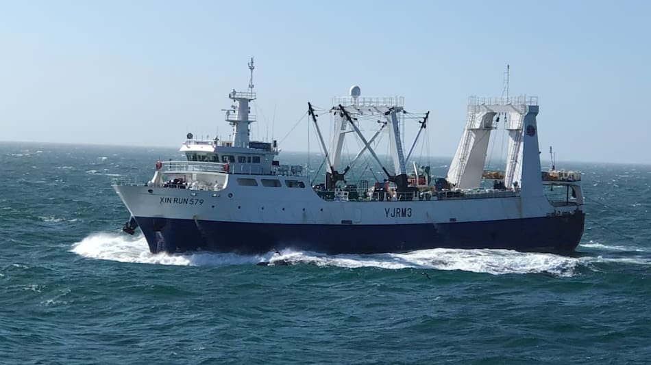 El Xinrun 579, con bandera de Vanuatu, pero de propiedad china. Foto: Prefectura Naval Argentina