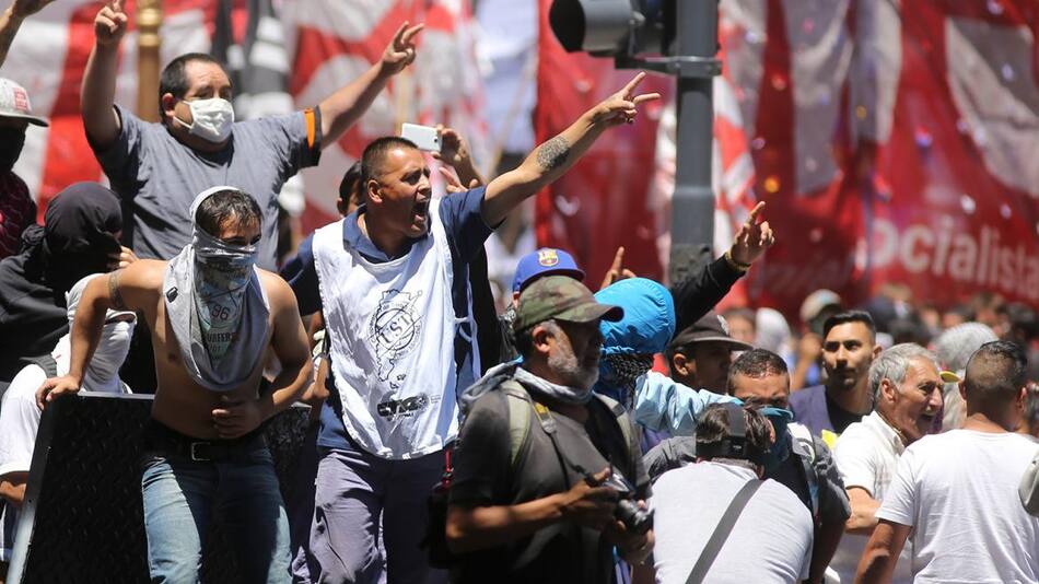 Manifestantes en el Congreso por Reforma Previsional (NA)