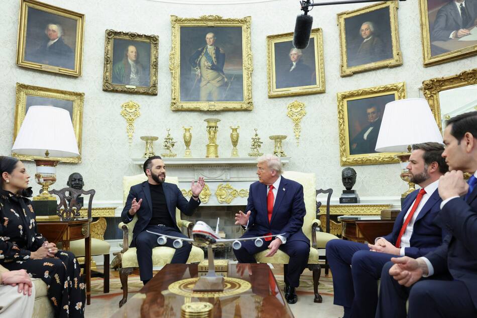 Donald Trump y Nayib Bukele. Foto: REUTERS/Kevin Lamarque.