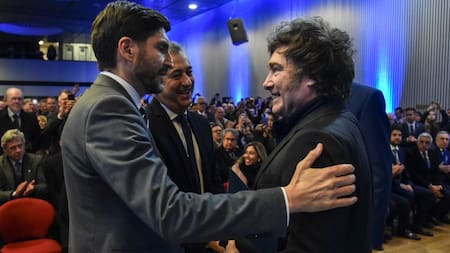 Maximiliano Pullaro y Javier Milei