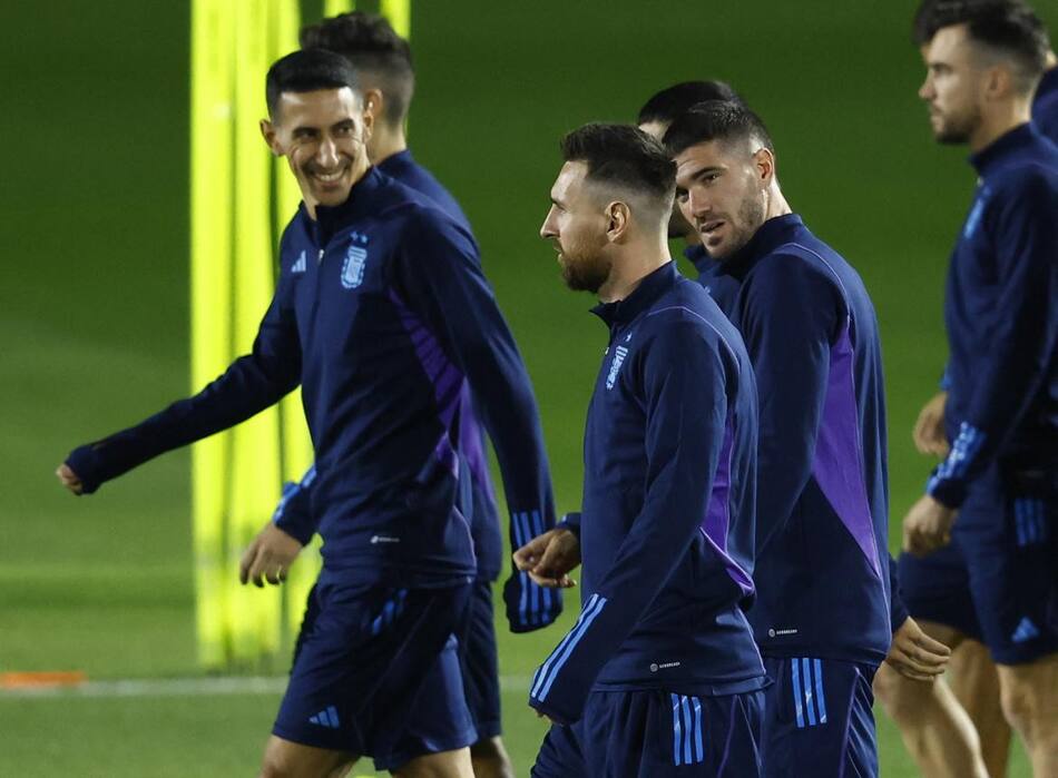 Di María, Messi y De Paul en el entrenamiento argentino. Foto: Reuters.