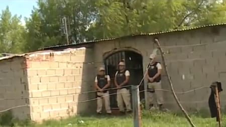 Asesinan a maestra en puerta de colegio