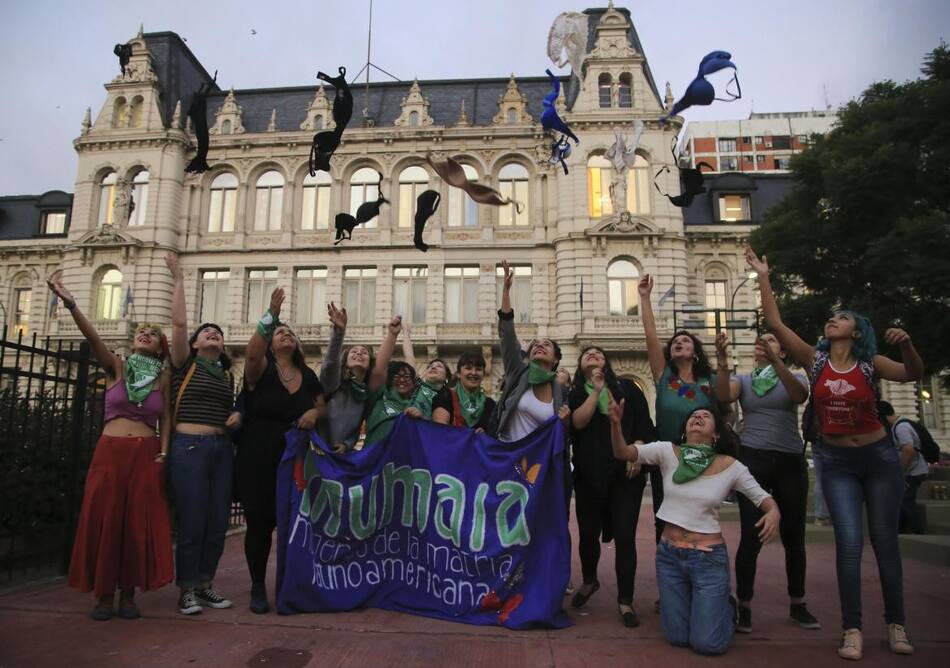 Corpiñazo manifestación contra la sanción a la alumna - NA