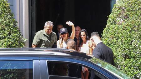 En plena ola de calor, Shakira salió a saludar a sus fanáticos en la previa de sus shows en Buenos Aires