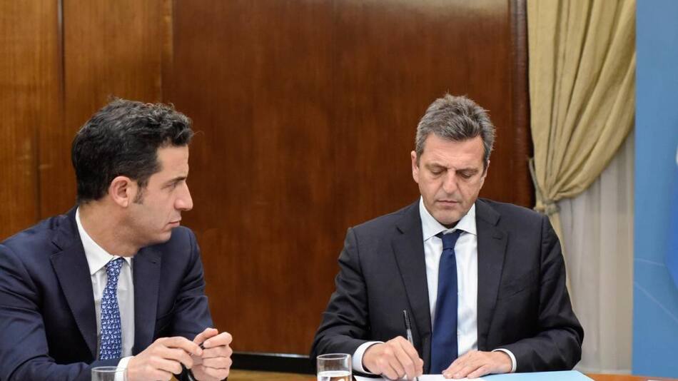 Matías Tombolini y Sergio Massa. Foto: NA.