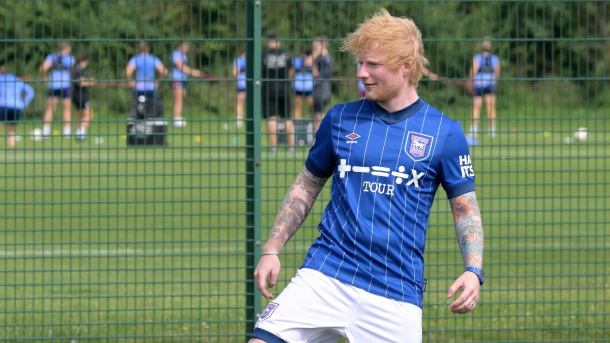 Ed Sheeran es hincha fanático del Ipswich Town. Foto: Instagram @teddysphotos