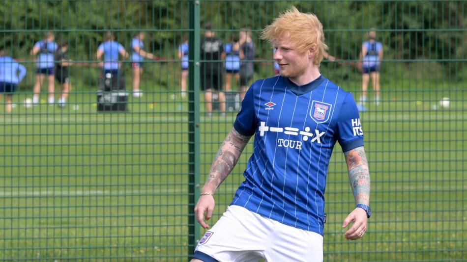 Ed Sheeran es hincha fanático del Ipswich Town. Foto: Instagram @teddysphotos