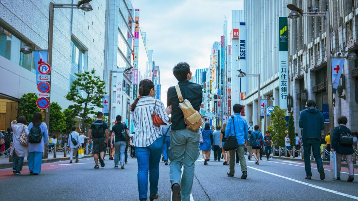 Pareja en Japón. Foto: Unsplash.