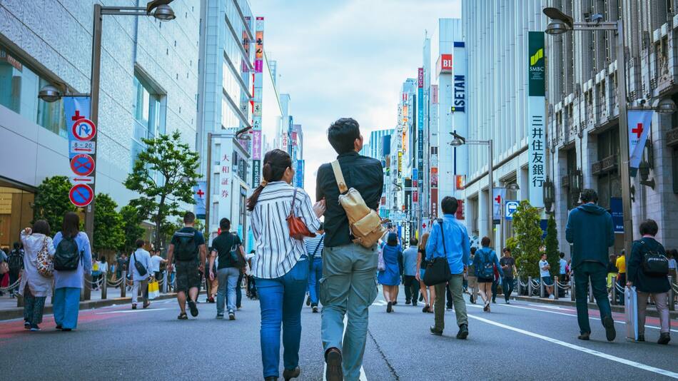 Pareja en Japón. Foto: Unsplash.