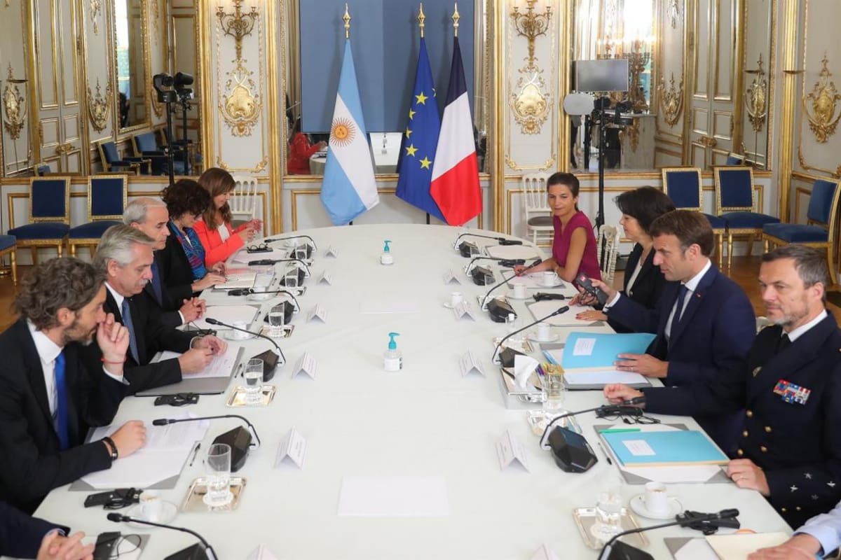 Alberto Fernández se reunió con Emmanuel Macron. Foto: EFE.