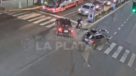 Milagro en las calles. Foto: captura de video de cámara de seguridad.
