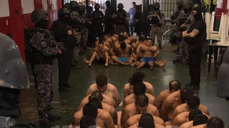 Impactante imagen en "A lo Bukele" en Rosario. Foto: Gobierno de Santa Fe.