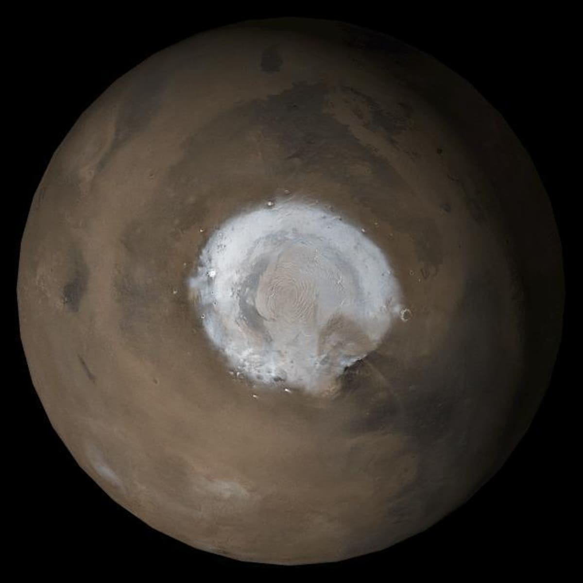 El hielo del polo norte de Marte tenía un misterio: un nuevo estudio cambió las estimaciones sobre su composición.