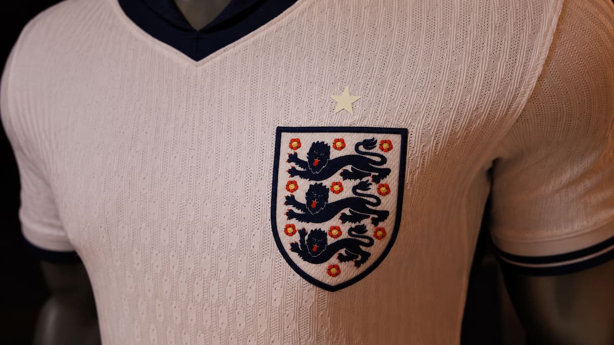 Por qué Inglaterra esconde la estrella de su camiseta: la historia del gol fantasma que todavía incomoda