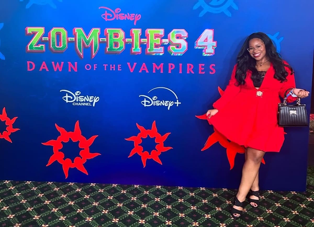 Reconocida estrella de Disney por sus papeles en “iCarly” y “Zombies”