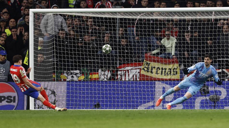 El penal anulado a Julián Álvarez. Foto: Reuters/Susana Vera