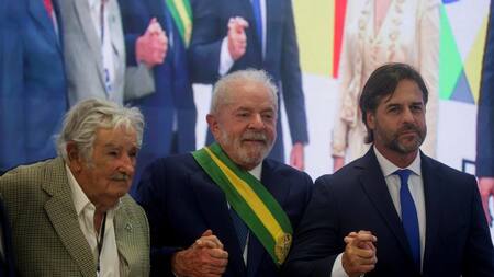 Pepe Mujica, Lula Da Silva y Luis Lacalle Pou en Brasil. Foto: REUTERS.