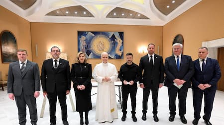 Volodimir Zelenski y el papa León XIV. Foto: Reuters/Vatican Media/Simone Risoluti