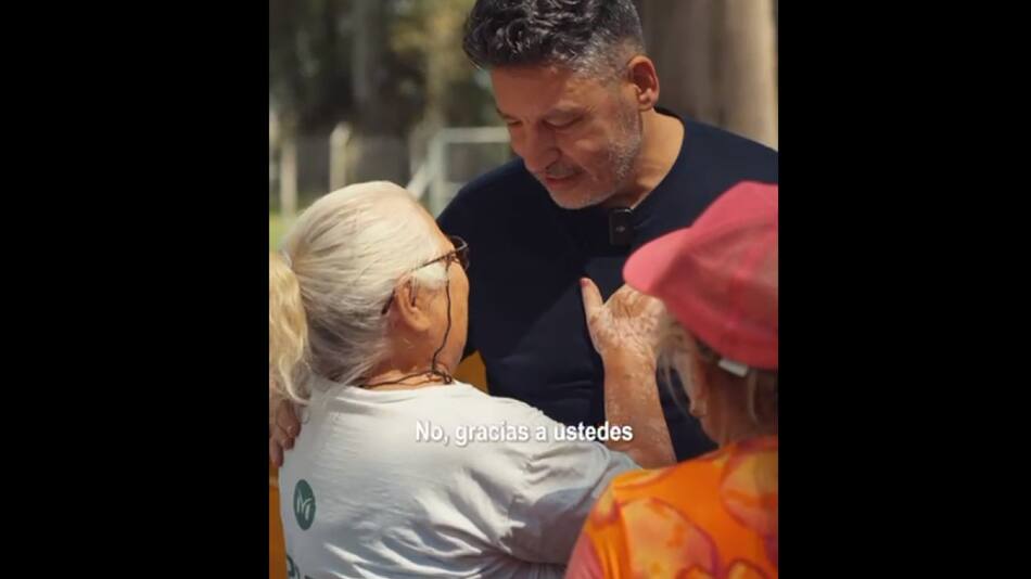 Gustavo Menéndez visitó la Colonia de Adultos Mayores de Merlo. Foto: Captura de pantalla.