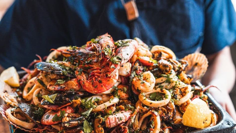 La Pesceria, el bodegón de barrio con comida de mar deliciosa.