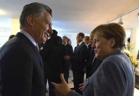 Cumbre de Davos - Angela Merkel y Mauricio Macri (NA)