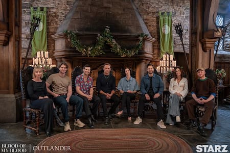 Los elencos de Outlander y Blood Of My Blood se juntaron en el Día Mundial de Outlander. Foto Instagram @outlande_starz