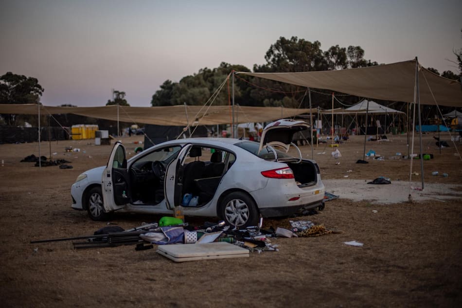 Soldados israelíes patrullan la zona del ataque de Hamas en el festival de música. Foto: EFE