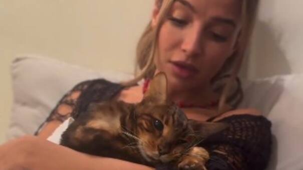 El desgarrador velorio del gatito de Brenda Asnicar: “Voy a extrañarte en todo momento"