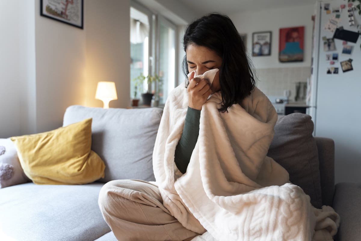 Enfermedad, gripe, tos, fiebre, invierno, frío. Foto FREEPIK