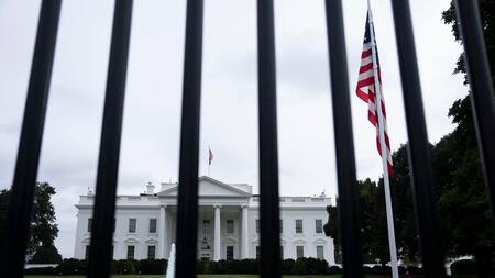 Murió Charlie Kirk: las autoridades buscan al autor del disparo