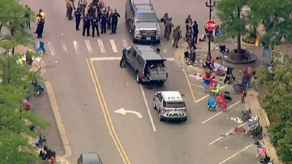 4 de Julio fatal en EEUU: muertos y heridos tras tiroteo en desfile. NA