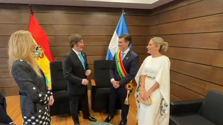 El líder de La Libertad Avanza estuvo en la asunción de Paz como nuevo presidente de Bolivia.