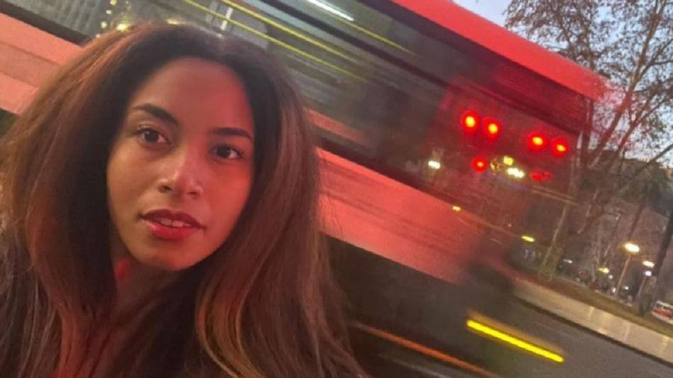 Una joven vino de EEUU por una pasantía y lleva 2 días desaparecida