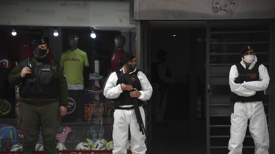 Fuerte operativo policial en microcentro: allanamientos por lavado de dinero frenó operatoria del dólar blue