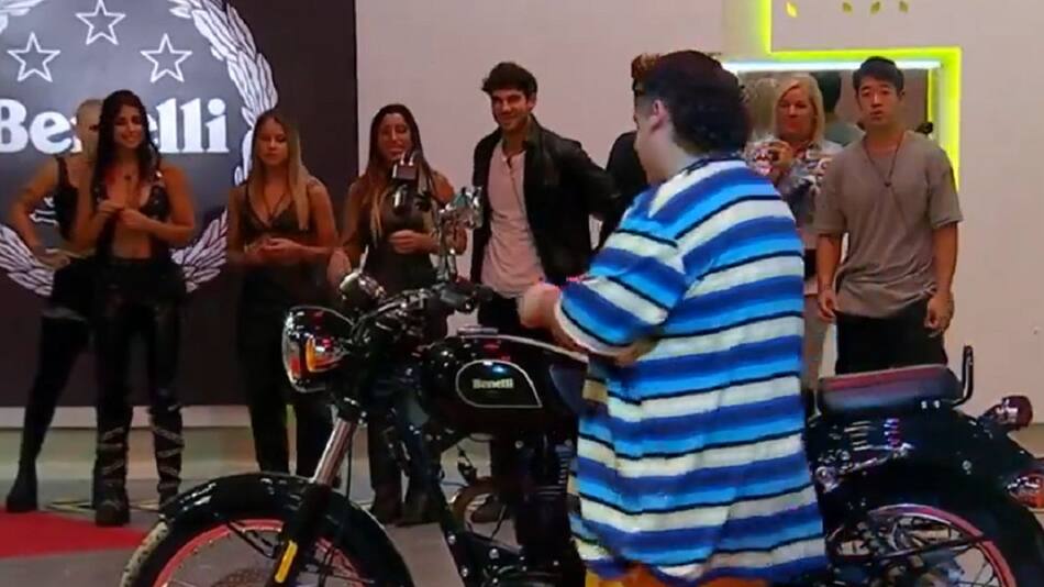 Manzana eligió la llave correcta y se quedó con la moto. Foto: Telefe.