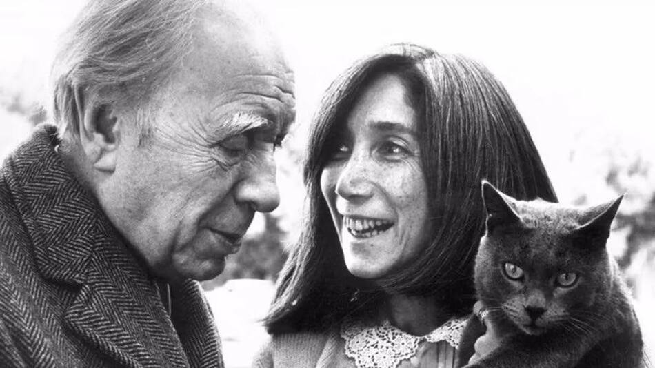 María Kodama y Jorge Luis Borges. Foto Twitter @diploactiva.