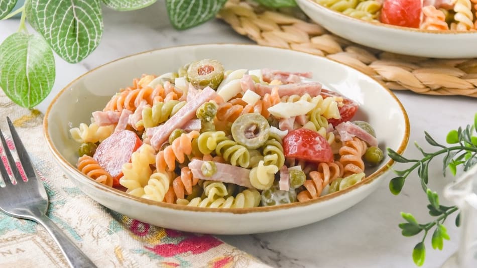 Ensalada con pastas, ideal para el verano.