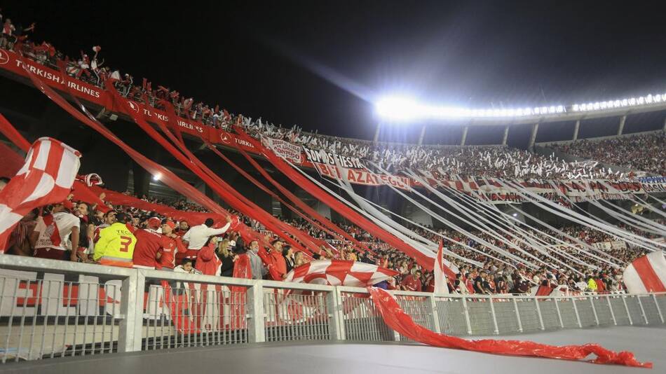 Hinchas de River en el Monumental, foto NA