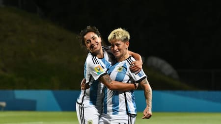 Festejo de la Selección femenina ante Chile en amistoso previo al Mundial. Foto: @Argentina.