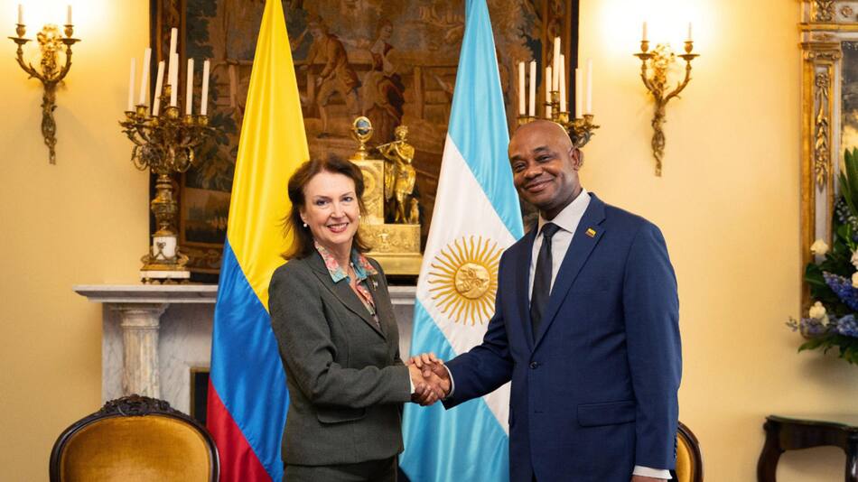 Diana Mondino junto al canciller colombiano. Foto: EFE