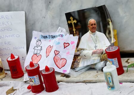 El papa Francisco está internado en el hospital Gemelli de Roma. Foto: Reuters/Ciro De Luca