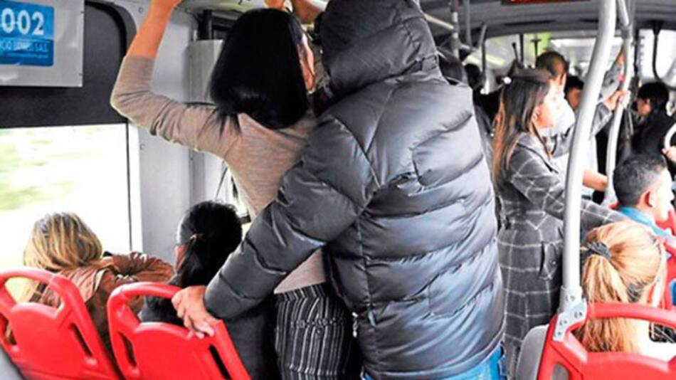 Abuso en transporte público