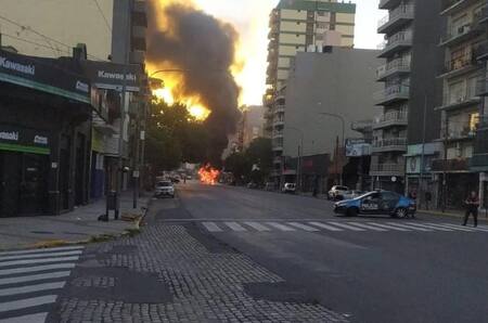 Voraz incendio de colectivo, Foto NA