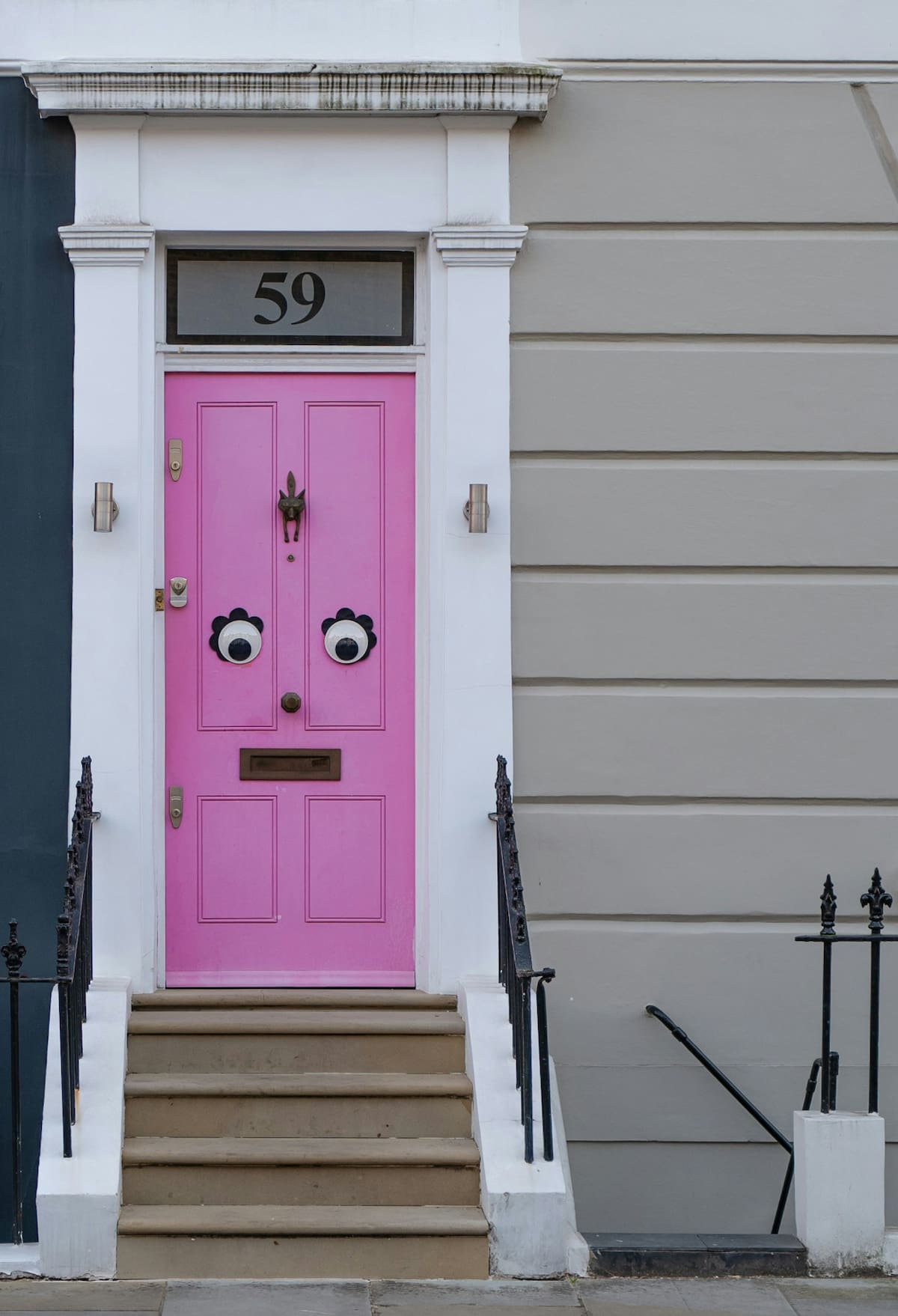 Ejemplos de pareidolia: cuando las personas ven en objetos poco estructurados, figuras que conocen. Foto: Unsplash.