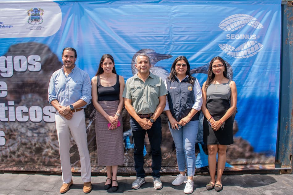 SEGINUS y su iniciativa para cuidar las Islas Galápagos. Foto: Prensa SEGINUS.