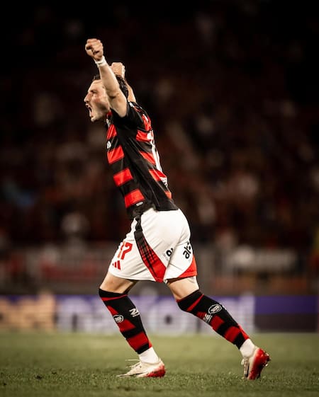 Matías Viña de Flamengo.